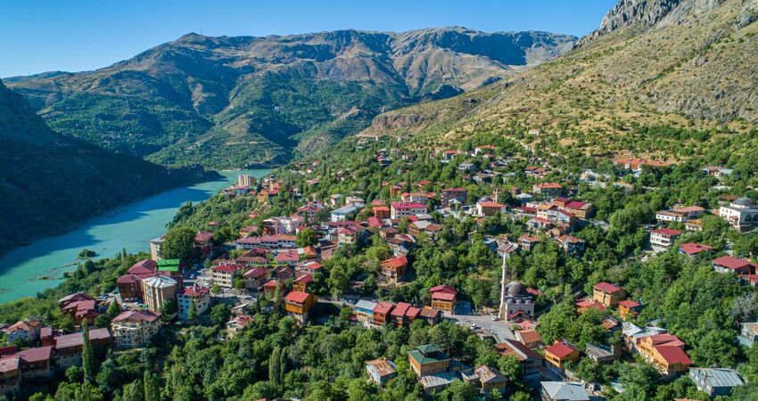 Orta Anadolu ve  Doğu'nun İncileri;   Otobüsle Sivas, Elazığ,Tunceli, Munzur, Ovacık, Kemaliye,  Harput, Malatya Turu 